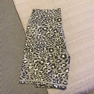 Gray leopard biking shorts